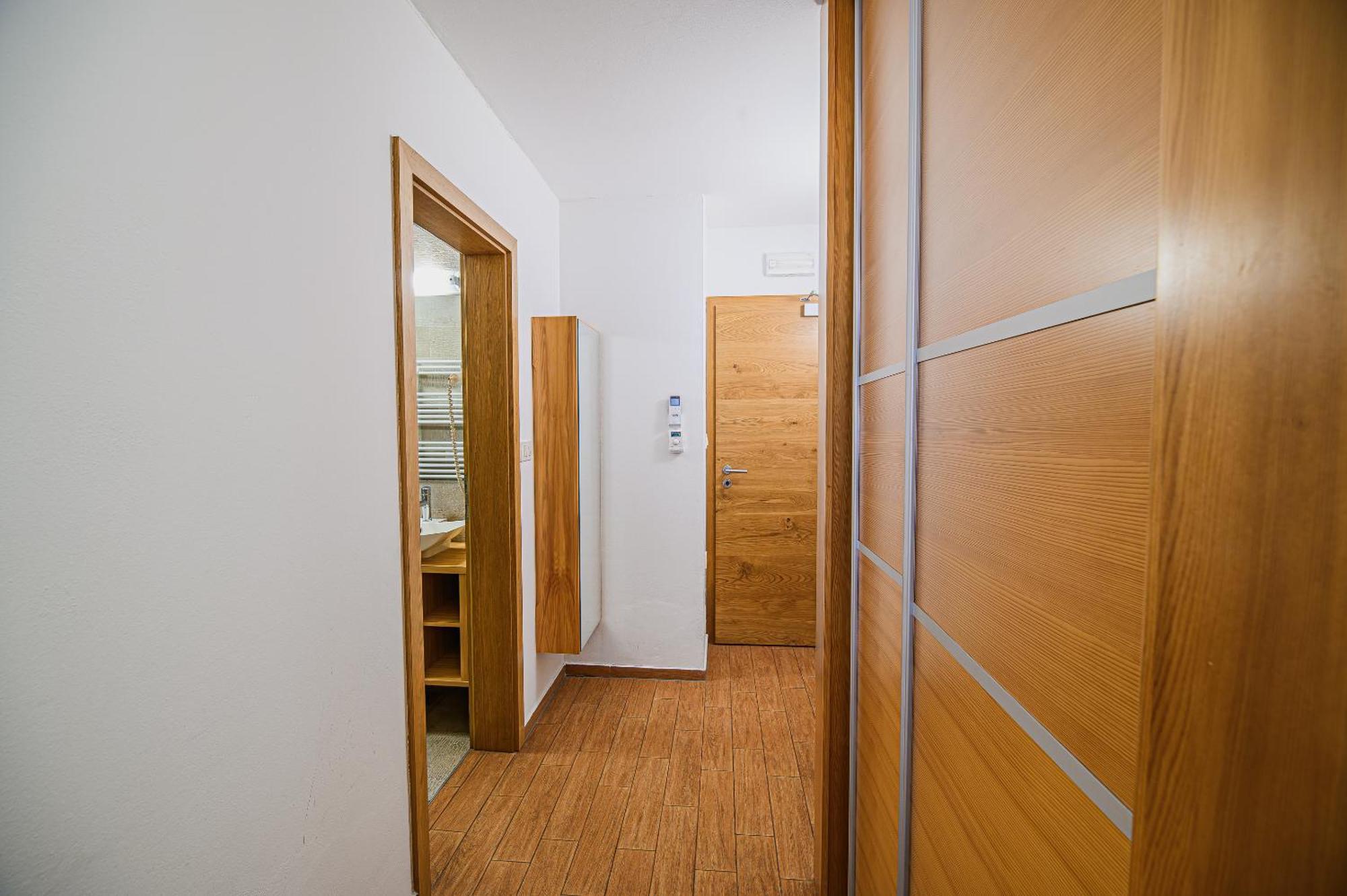 Apartments Maleric With Indoor Pool And Wellness Dragatus Room photo