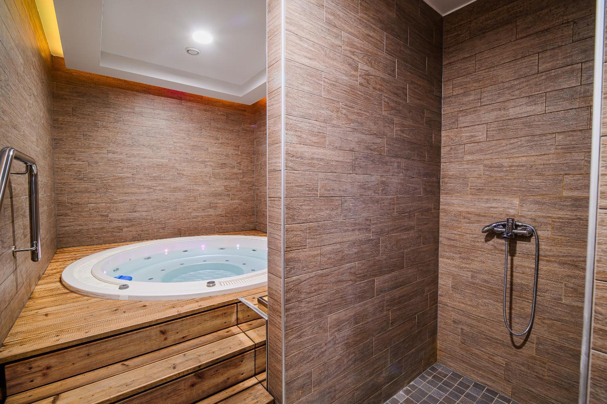 Apartments Maleric With Indoor Pool And Wellness Dragatus Exterior photo